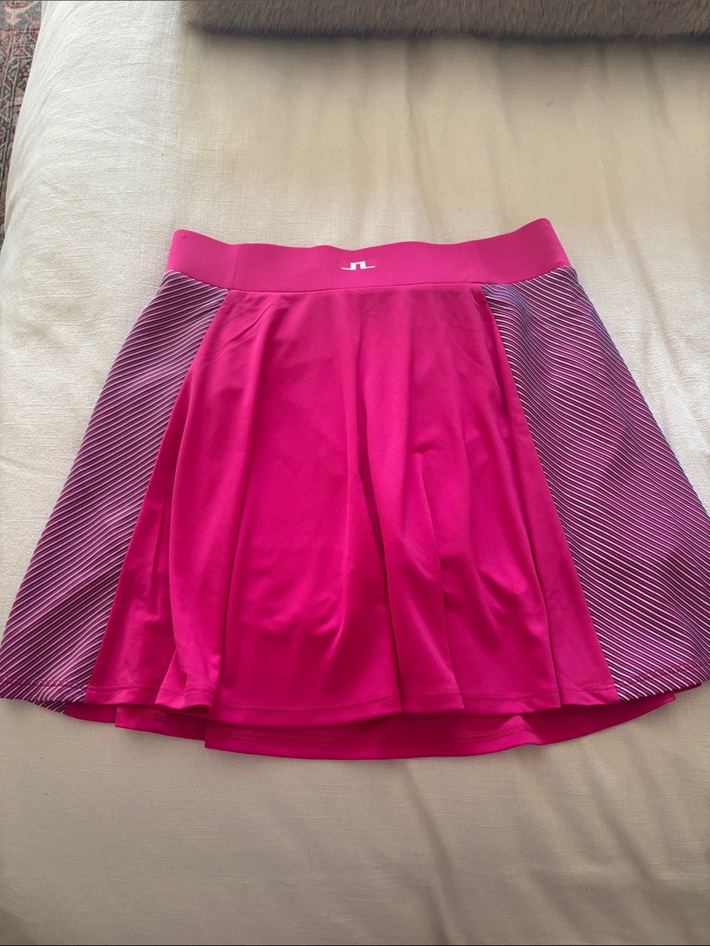 Women’s Performance Skirt in Bright Pink – golf skirt